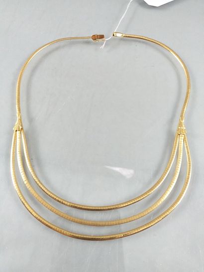 null 18 ct gold flat mesh necklace with 3 rows (one gold amati between two polished...