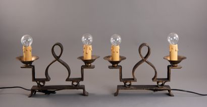 null PAIRE DE LAMPES en bronze doré à deux lumières, style Art Déco, 22 x 34,5 c...