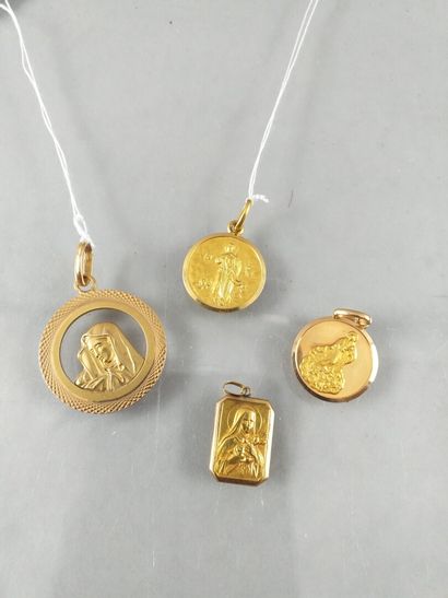 null FOUR Baptismal MEDALS with the Virgin Mary.

D: 11,3 g
