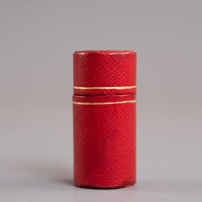 null CARTIER Miniature cylindrical gasoline lighter "Tom Pouce" in gilt metal chased...
