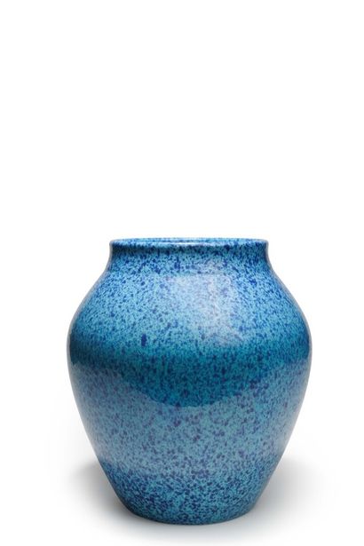 null Chine

Vase en porcelaine bleu oeuf de rouge gorge, marque pocryphe Guangxu

H....