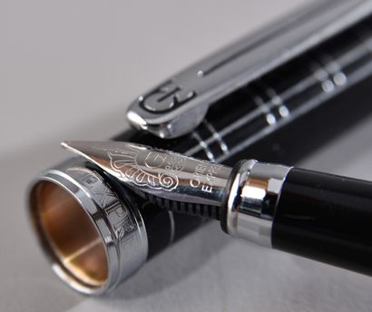 null ORIENT-EXPRESS Parure de 3 stylos en métal laqué et strié comprenant deux billes...