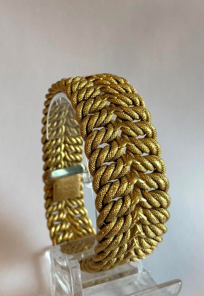 null BRACELET maille américaine en dégradé or 18 ct avec attache de sécurité, poinçon...