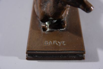 null D'après BARYE. "Biche couchée" Bronze à patine brune signé Barye et F. Barbedienne...