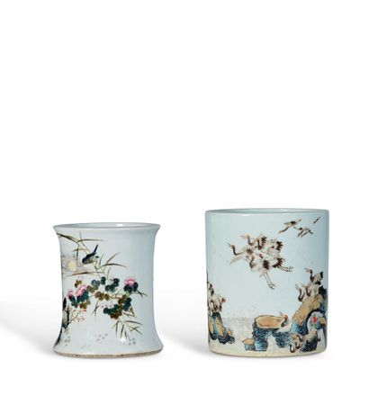 null CHINE - XXe siècle

Deux bitong en porcelaine émaillée polychrome de grues près...
