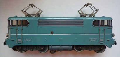 HO.RNBY. Motrice électrique BB 9201. Caisse en zamak vert. 1955-60. Longueur 25 cm....