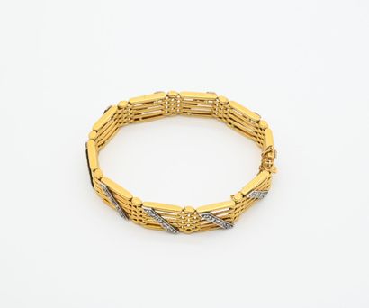 null BRACELET articulated in yellow gold with rectangular links decorated with baguettes...