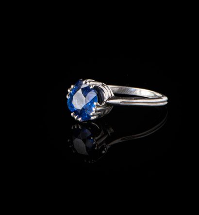 null Platinum ring set with a round old-cut sapphire weighing approximately 1.5 ct....