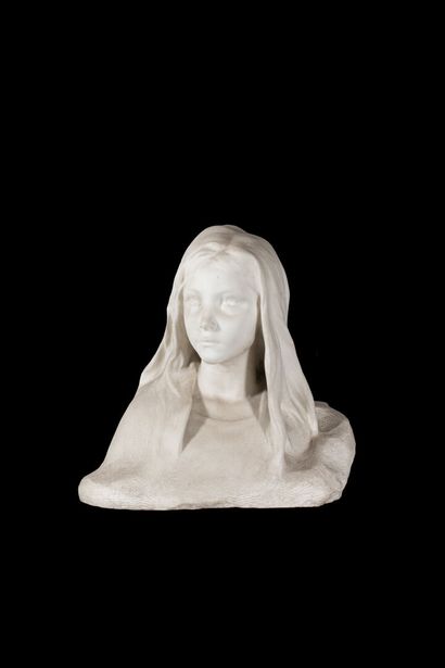 null RAOUL FRANCOIS LARCHE (1860-1912) 

Portrait de jeune fille

Groupe en marbre

Signé

40...