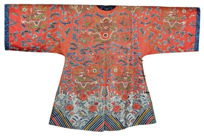 null ROBE DE FEMME HAN, Chine, dynastie Qing, XIXème siècle, fond satin orangé, décor...
