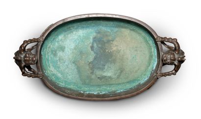  VIETNAM - Vers 1900 
Jardinière tripode de forme ovale en bronze à patine brune...