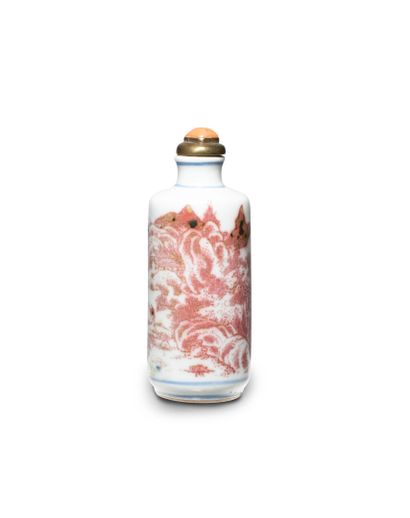 null CHINA - 19th century

Roller-shaped porcelain snuff bottle enameled in copper...