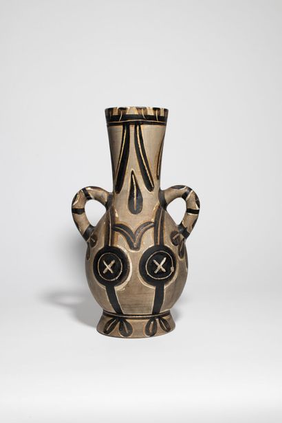 null 
Pablo Picasso (1881-1973) & Madoura




"Vase à deux anses hautes", A.R 213




Modèle...