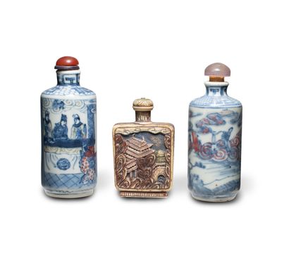 null CHINE - XXe siècle

Neuf tabatières, dont deux en porcelaine bleu et rouge à...
