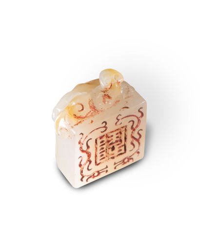 null CHINE - Epoque QIANLONG (1736 - 1795)

Cachet de forme carrée en jade blanc...