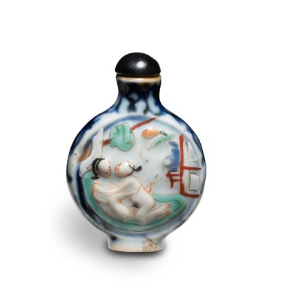 null CHINA - 19th century

A polychrome enameled porcelain snuff bottle of round...