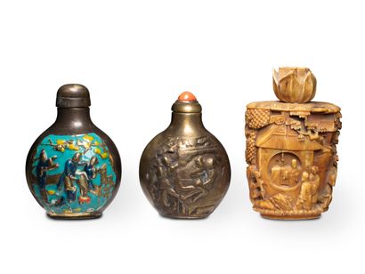null CHINA - 20th century

Five snuff bottles, one in resin imitating cinnabar lacquer...