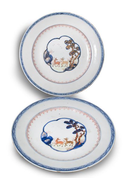  CHINE, Compagnie des Indes - XVIIIe siècle 
Paire d'assiettes décorées en bleu sous...