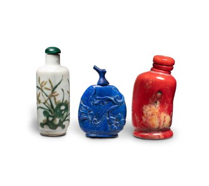 null CHINE - XXe siècle

Neuf tabatières, dont deux en porcelaine bleu et rouge à...