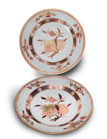 null CHINE, Compagnie des Indes - Epoque KANGXI (1662 - 1722)

Paire d'assiettes...