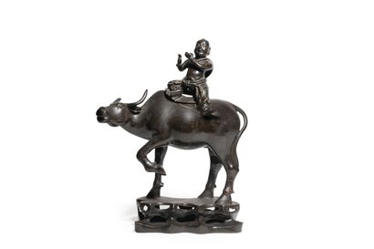 null CHINE - XIXe siècle

Important brûle-parfum en bronze à patine brune en forme...
