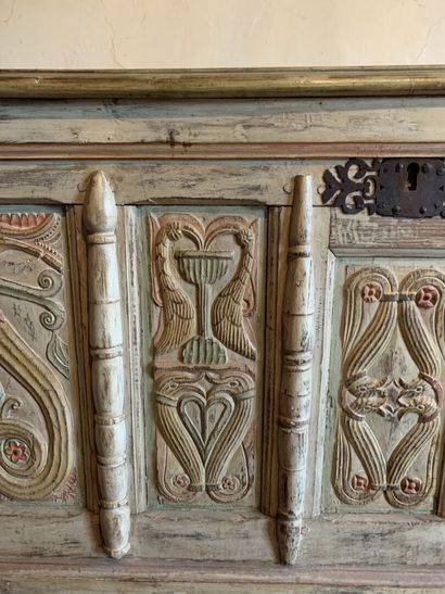 null Coffre en bois polychrome mouluré et sculpté

Epoque Renaissance

à décor de...