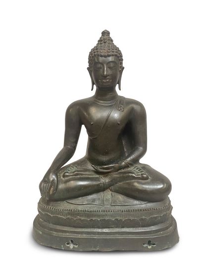 null Statue de Bouddha en bronze

Thaïlande, XIX/XXe siècle

assis en vajrasana sur...