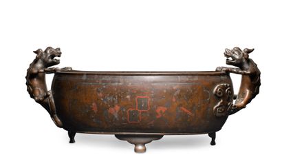 null VIETNAM - About 1900

Oval planter in bronze with brown patina inlaid with copper...