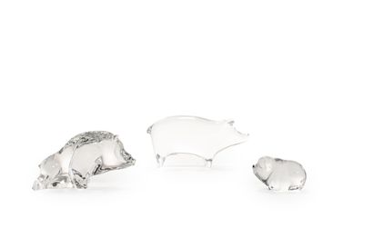null BACCARAT, Set of three SUBJECTS representing two pigs and a boar in molded crystal,...