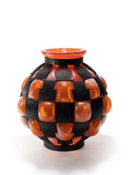null DAUM & MAJORELLE (attributed to) - NANCY Spherical vase in blown orange mixed...