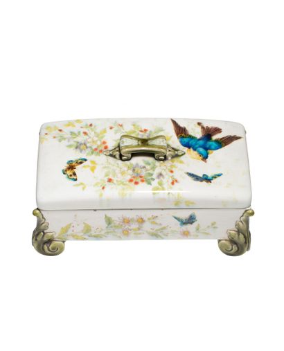 null Theodore DECK (1823-1891)

Covered box in polychrome porcelain of rectangular...