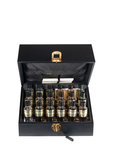 null GUERLAIN, COFFRET titled imitating a perfume cellar containing eighteen bottles...