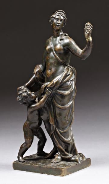 null "Venus et Cupidon" Sculpture en bronze. La deesse est debout, la tete levee...