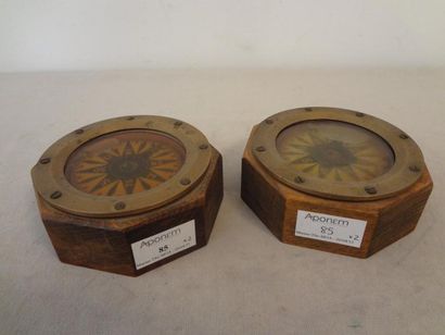 null Lot de deux compas de doris octogonaux en bois et laiton, Diam: 12 cm
