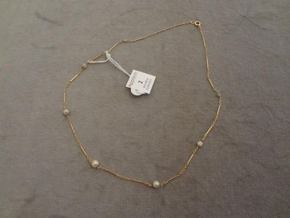 null COLLIER en or jaune serti de perles de culture blanches. Long: 45,5 cm. Poids...