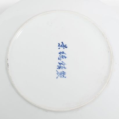 null Deux assiettes en porcelaine bleu blanc 

Chine, XXème siècle 

figurant un...