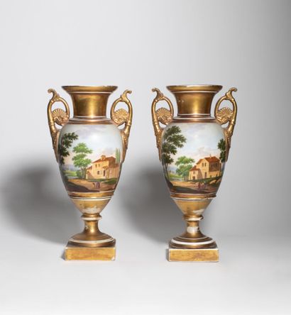 null Paire de vases balustres en porcelaine doré 

Epoque Empire 

à décor de quatre...