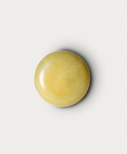 null Boîte couverte ronde en jade jaune "aux lotus" 

Chine, dynastie Qing

Porte...