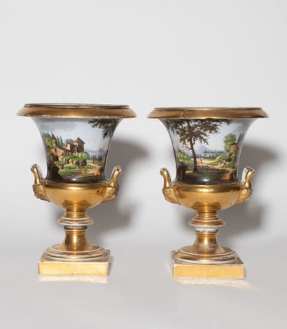 null Paire de vases de forme 'cratère' en porcelaine doré 

Début du XIXème siècle...