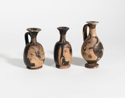 null Trois vases en terre cuite à figure noire, époque de la Grèce antique ou postérieure...