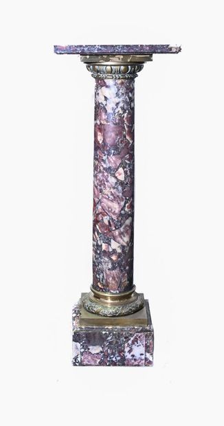null SELETTE à fût colonne en marbre brèche rose et blanc

et montures en bronze...
