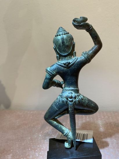 null Statuette en alliage cuivreux de Yogini (yogin)

Ancien travail de style Khmer

H....