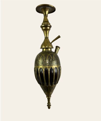null KALIAN en noix de coco. 

Iran, XIXème siècle 

h : 44 cm

(1878)