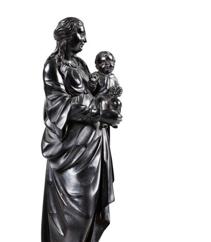 null Statuette de Vierge à l'enfant en ébène finement sculpté

Probablement Allemagne,...