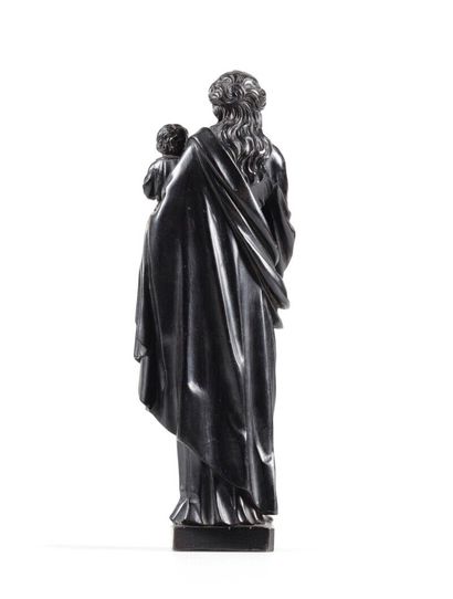 null Statuette de Vierge à l'enfant en ébène finement sculpté

Probablement Allemagne,...