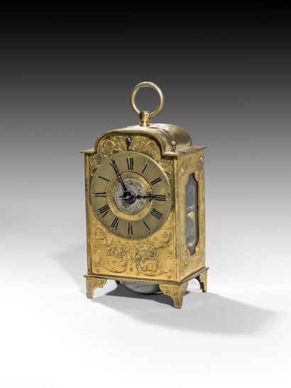 null TABLE CLOCK CALLED "CAPUCINE 

ENGLAND, 17th century

in gilded and chased brass,...