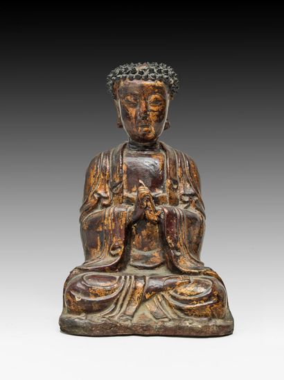 Statuette de bouddha en bois sculpté laqué...