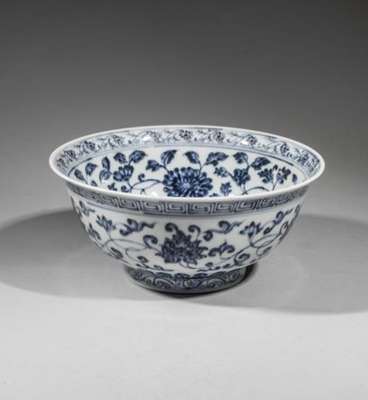 null Ensemble de trois porcelaines bleu blanc

Chine, XXème siècle 

dont un vase...