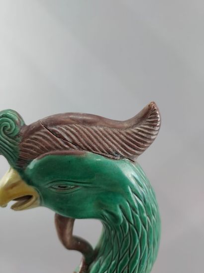 null Statuette de phoenix en porcelaine sancai 

Chine, début XXème siècle 

H. :...