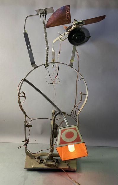 null Olivier MATTEI 

Fan lamp "O

Animated sculpture in metal, copper, lamp, fan...